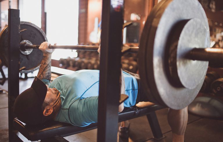 Man doing bench press (Getty)